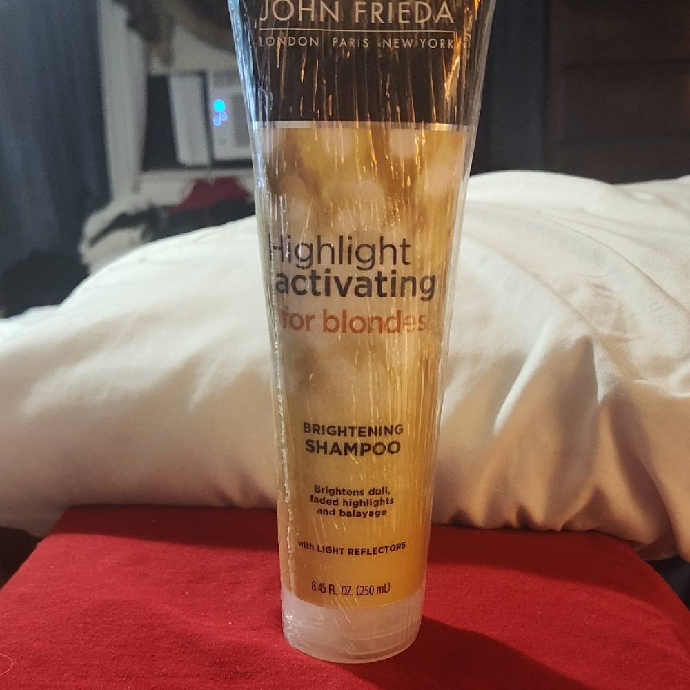 NWT Highlight Activating Shampoo for Blondes - Gold